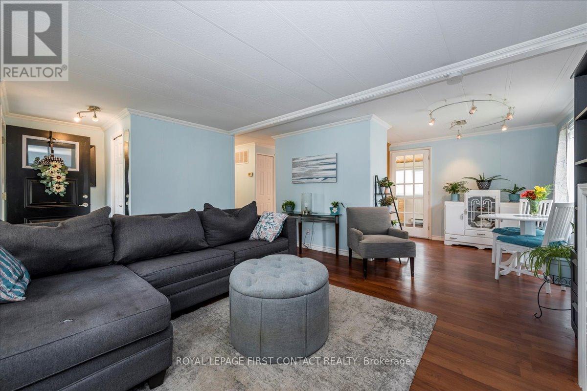 












5 BROADWAY AVENUE

,
Innisfil,




Ontario
L9S1M9

