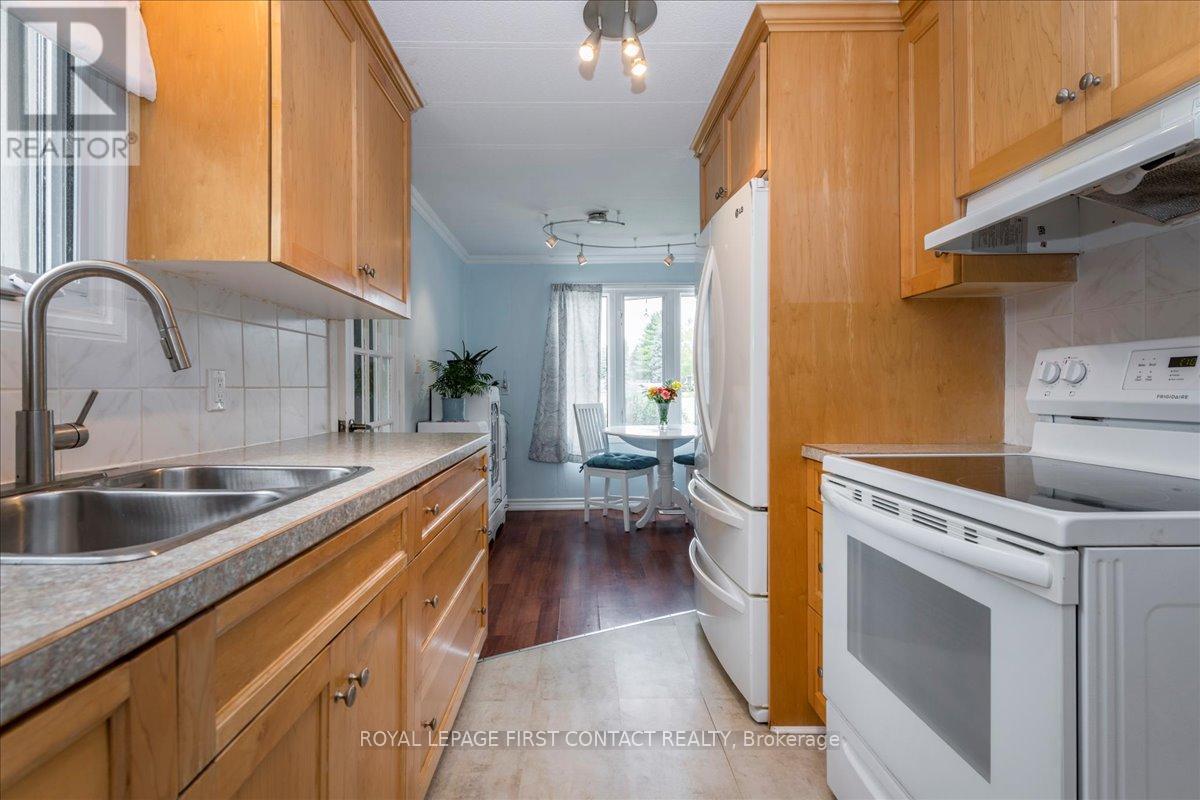 












5 BROADWAY AVENUE

,
Innisfil,




Ontario
L9S1M9

