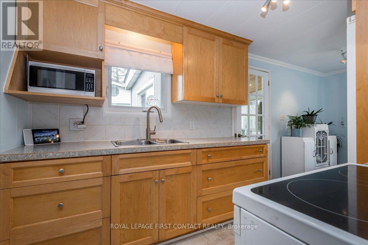 












5 BROADWAY AVENUE

,
Innisfil,




Ontario
L9S1M9

