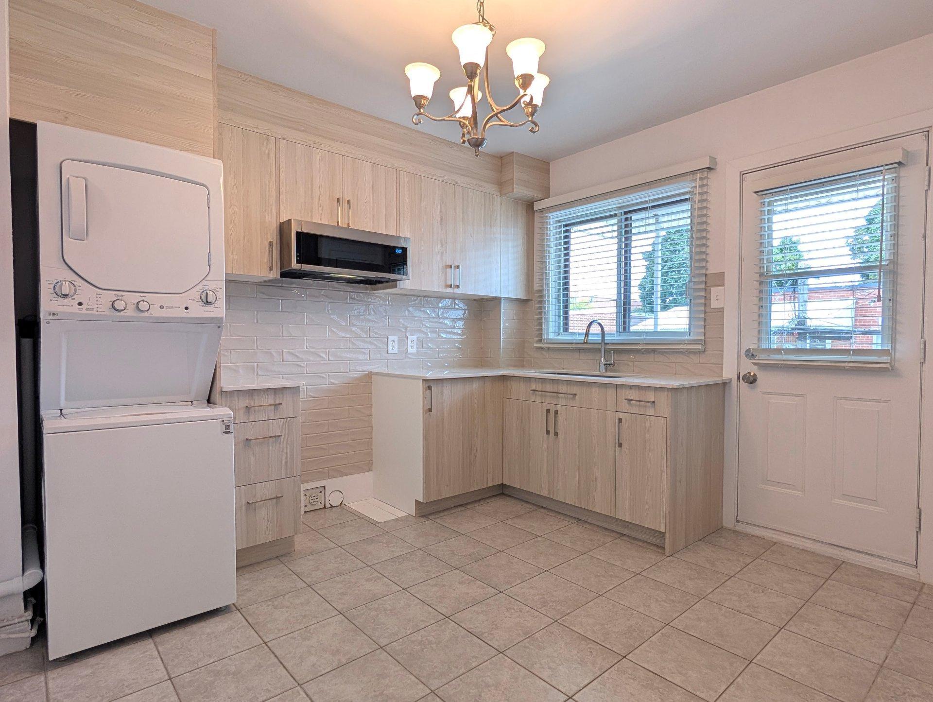 









7469


Rue Birnam

,
Montréal (Villeray/Saint-Michel/Parc-Extension),




QC
H3N2T3

