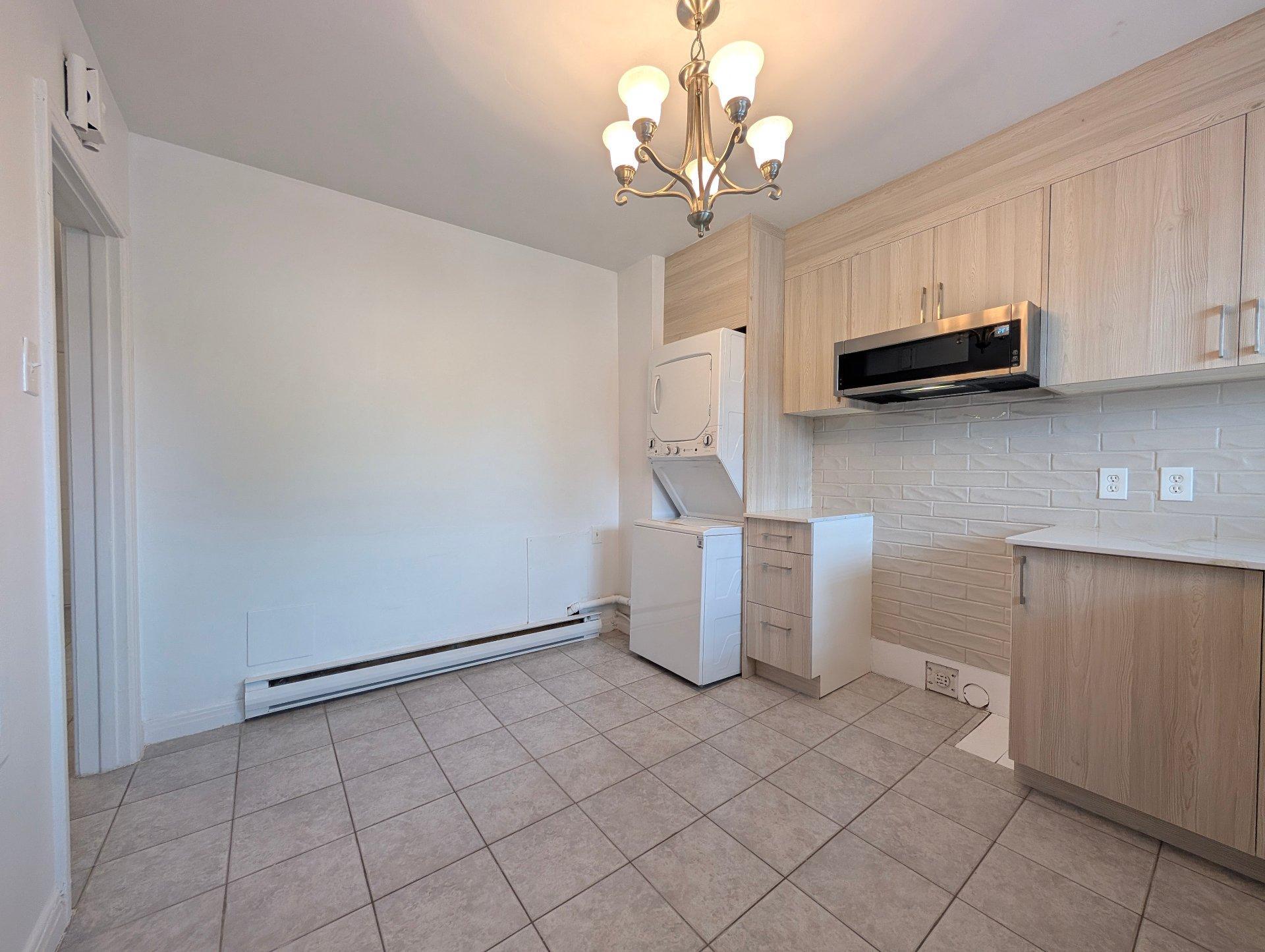 









7469


Rue Birnam

,
Montréal (Villeray/Saint-Michel/Parc-Extension),




QC
H3N2T3

