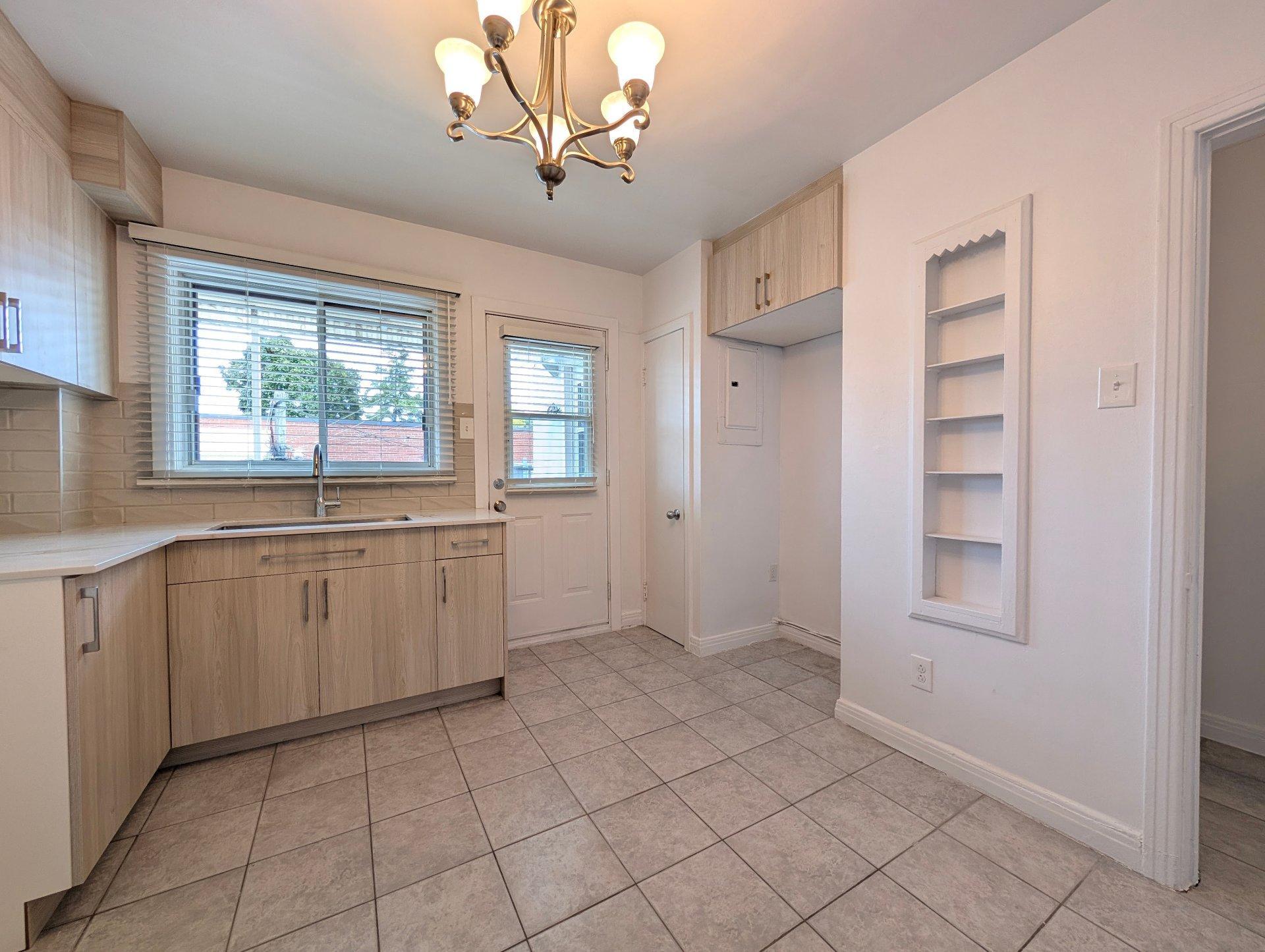 









7469


Rue Birnam

,
Montréal (Villeray/Saint-Michel/Parc-Extension),




QC
H3N2T3

