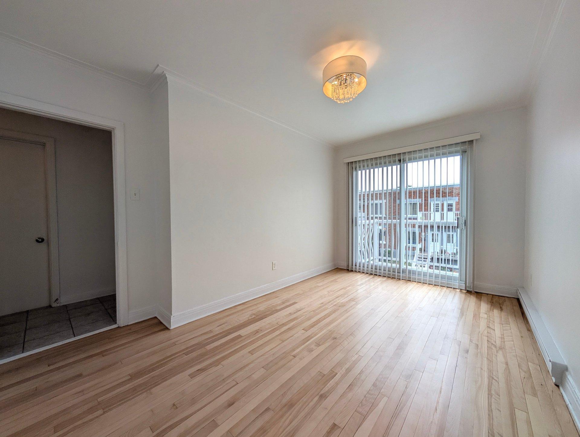 









7469


Rue Birnam

,
Montréal (Villeray/Saint-Michel/Parc-Extension),




QC
H3N2T3

