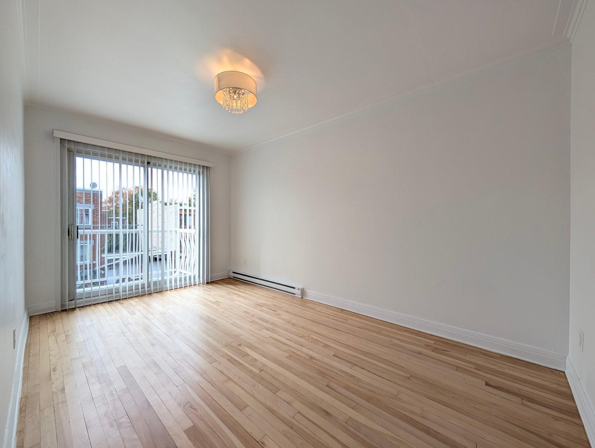 









7469


Rue Birnam

,
Montréal (Villeray/Saint-Michel/Parc-Extension),




QC
H3N2T3

