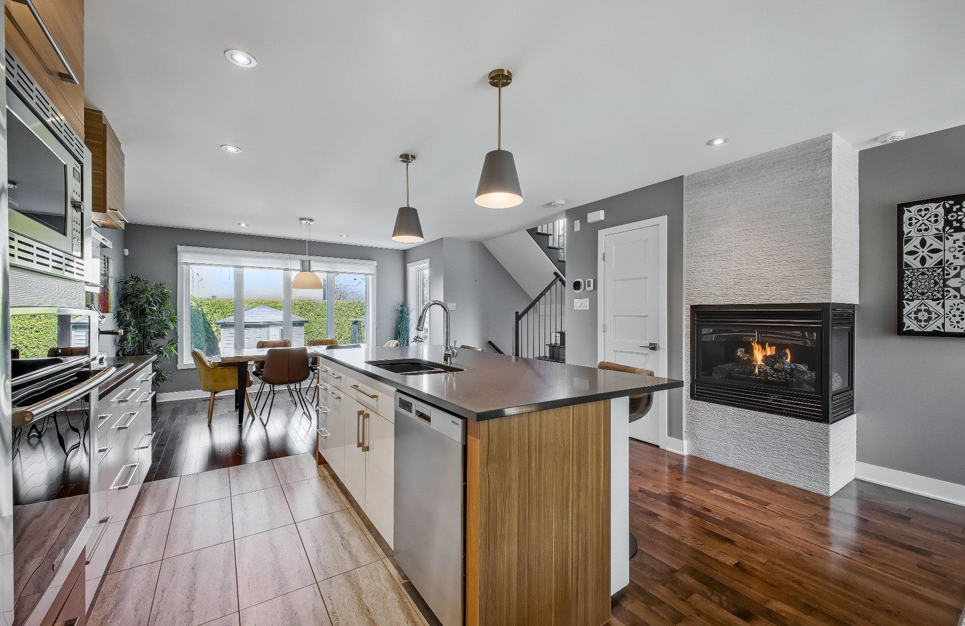 









301


Grand Boulevard O.

,
Saint-Bruno-de-Montarville,




QC
J3V1P9

