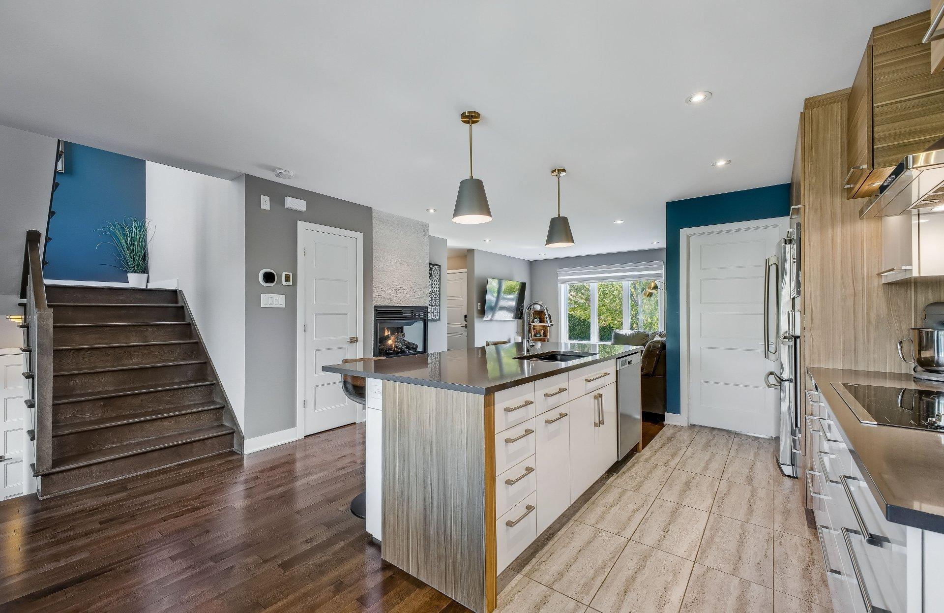 









301


Grand Boulevard O.

,
Saint-Bruno-de-Montarville,




QC
J3V1P9

