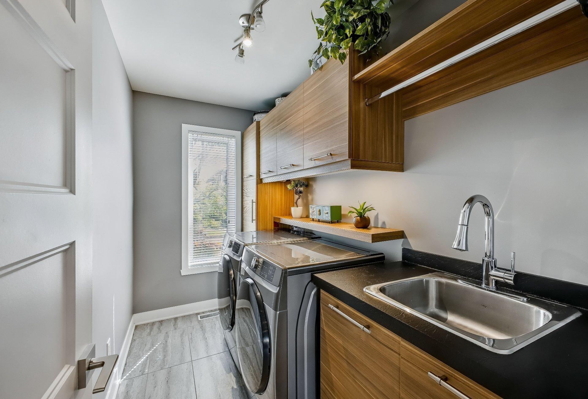 









301


Grand Boulevard O.

,
Saint-Bruno-de-Montarville,




QC
J3V1P9

