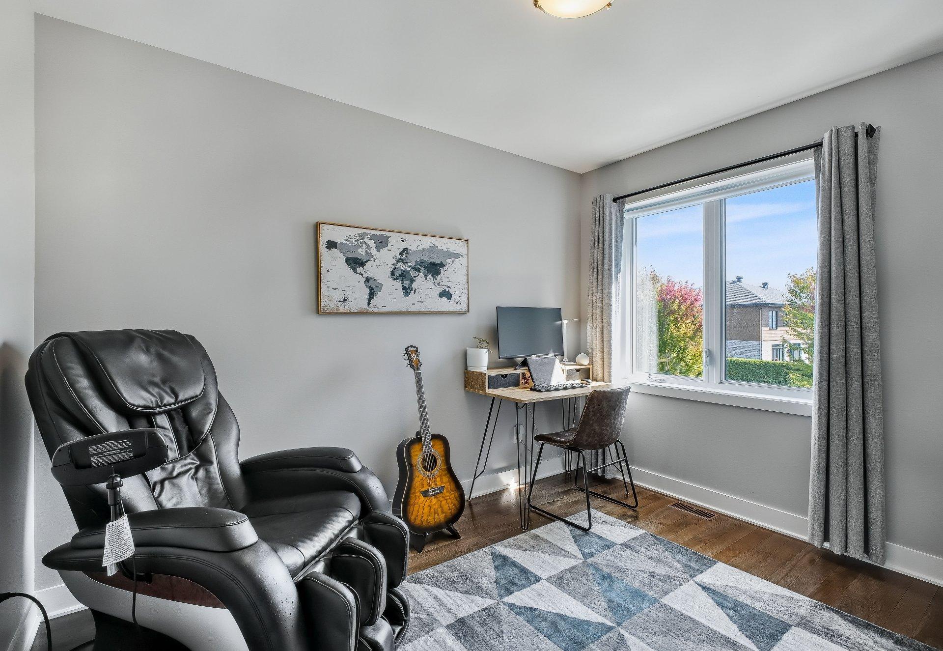 









301


Grand Boulevard O.

,
Saint-Bruno-de-Montarville,




QC
J3V1P9

