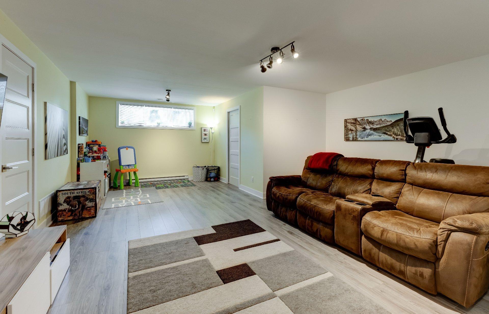 









301


Grand Boulevard O.

,
Saint-Bruno-de-Montarville,




QC
J3V1P9

