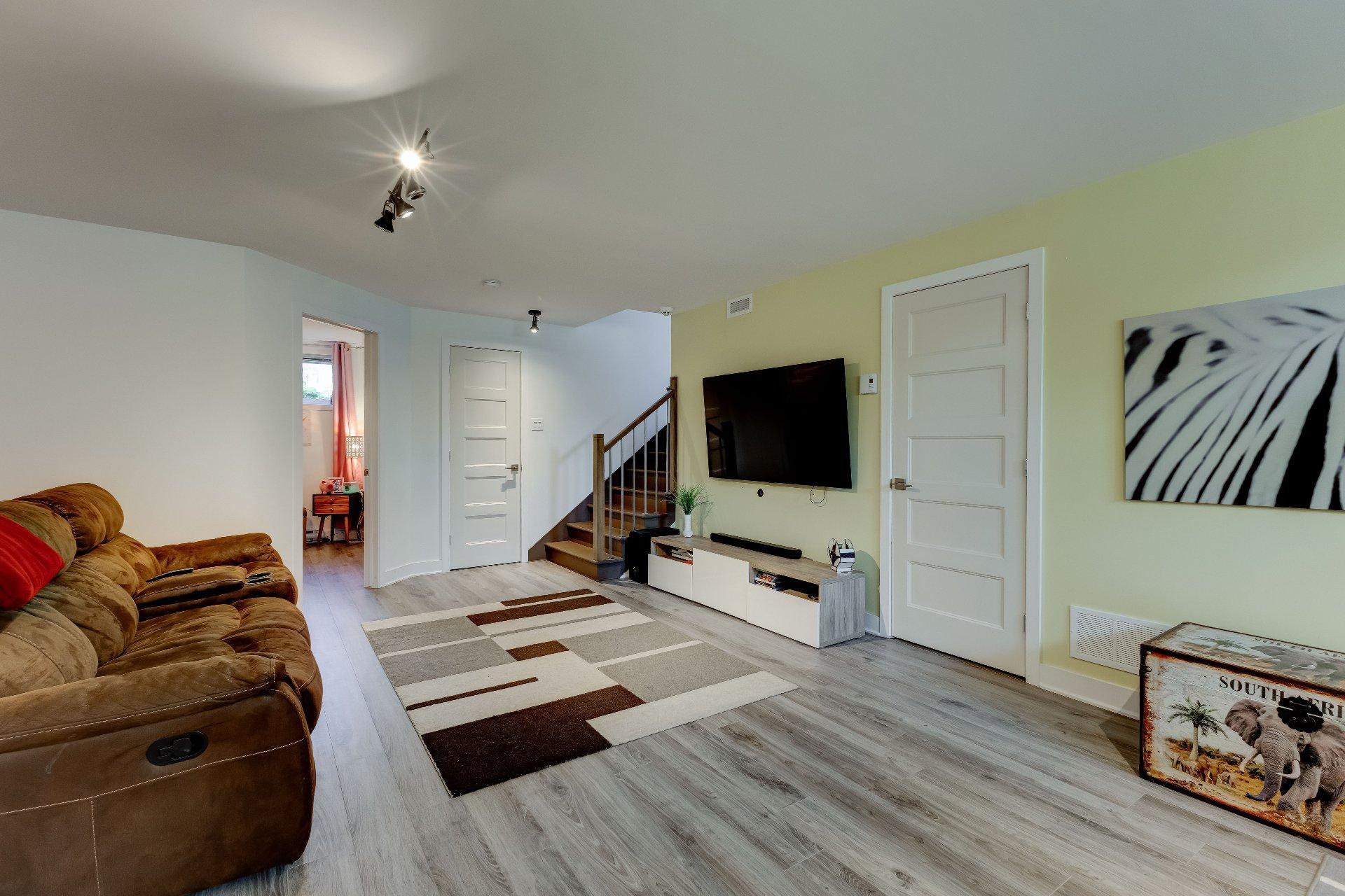 









301


Grand Boulevard O.

,
Saint-Bruno-de-Montarville,




QC
J3V1P9

