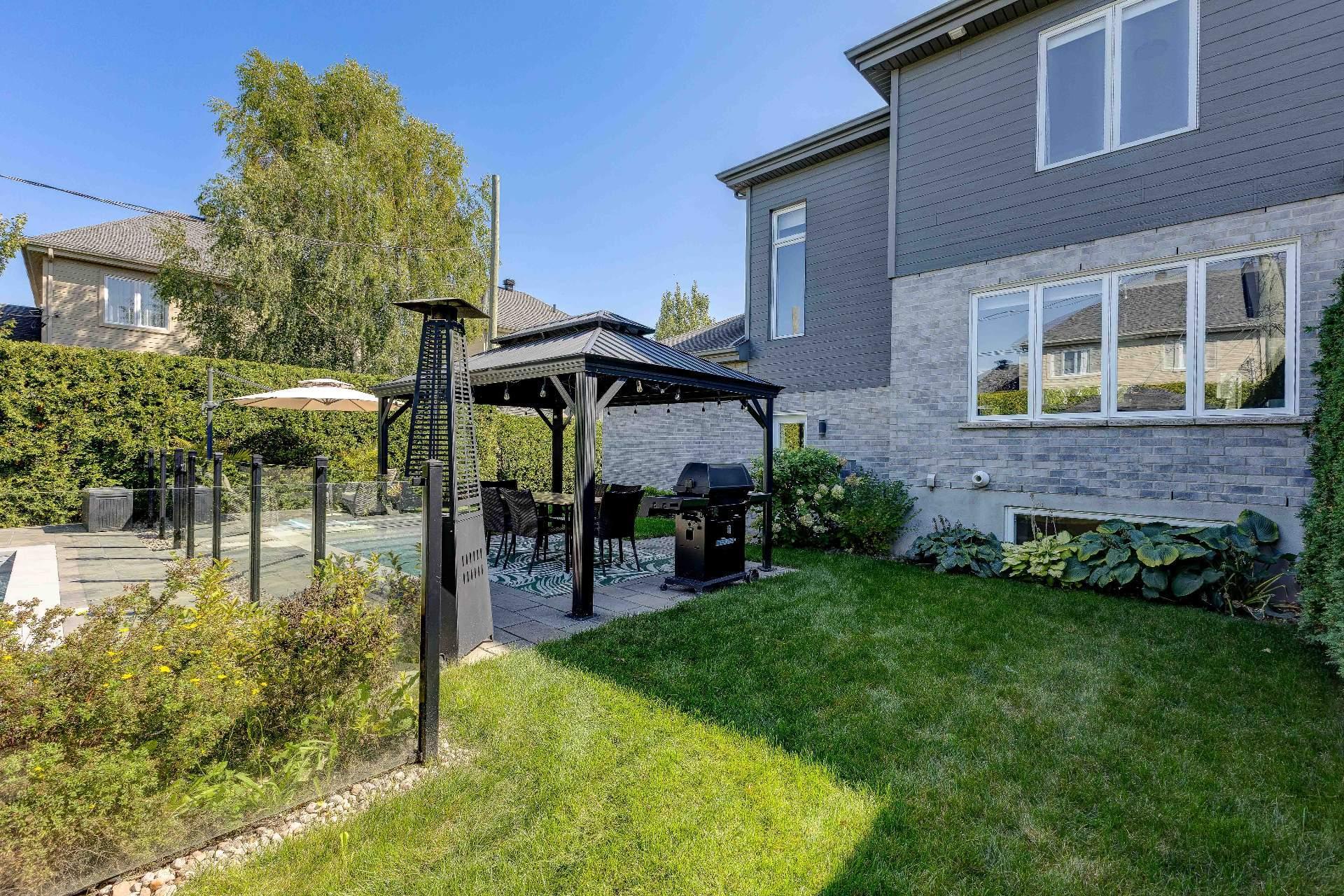 









301


Grand Boulevard O.

,
Saint-Bruno-de-Montarville,




QC
J3V1P9

