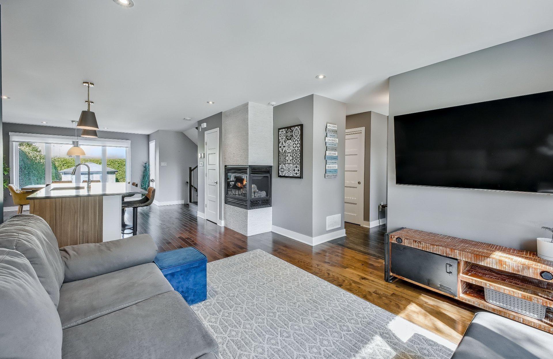 









301


Grand Boulevard O.

,
Saint-Bruno-de-Montarville,




QC
J3V1P9

