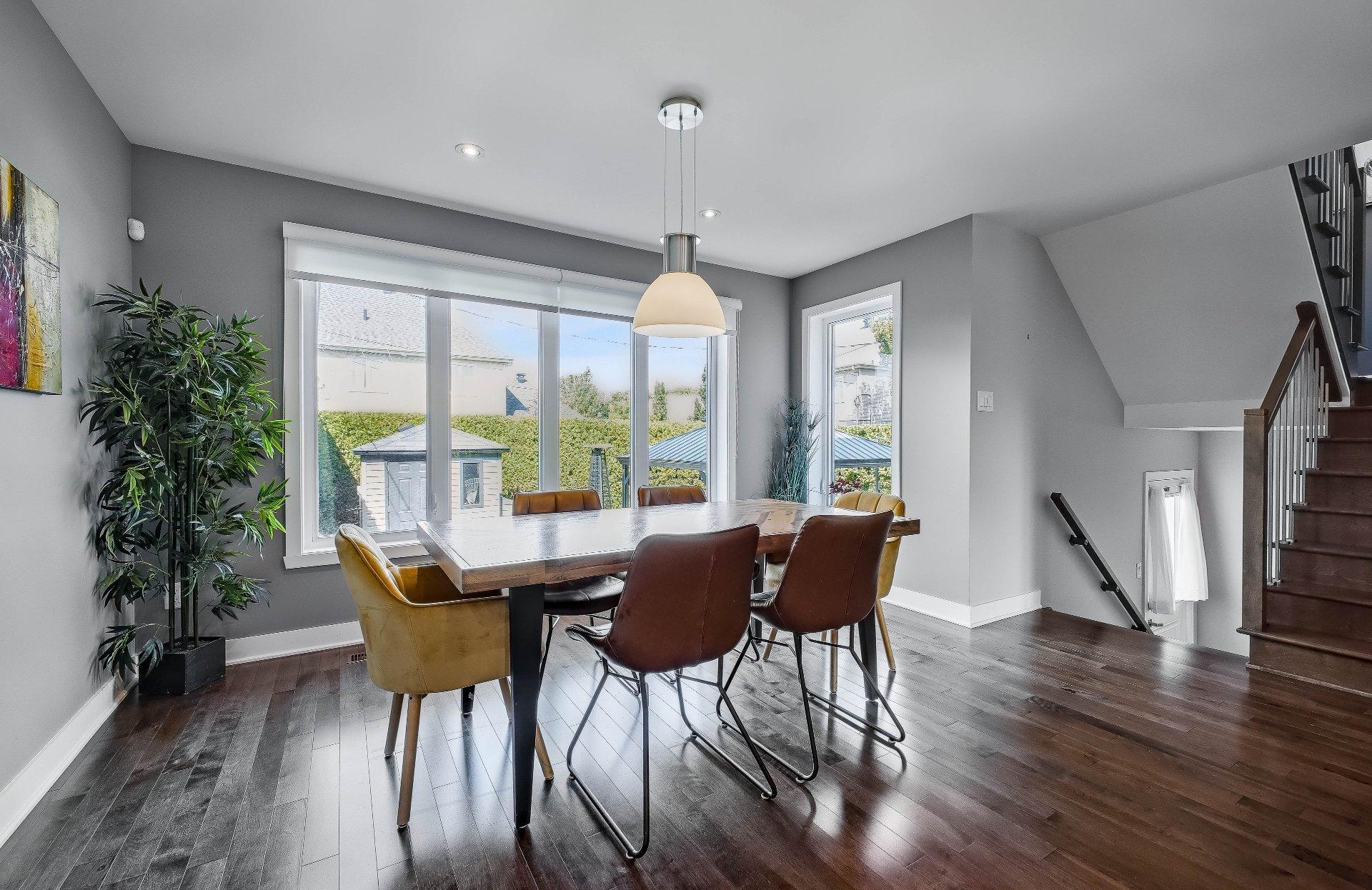 









301


Grand Boulevard O.

,
Saint-Bruno-de-Montarville,




QC
J3V1P9

