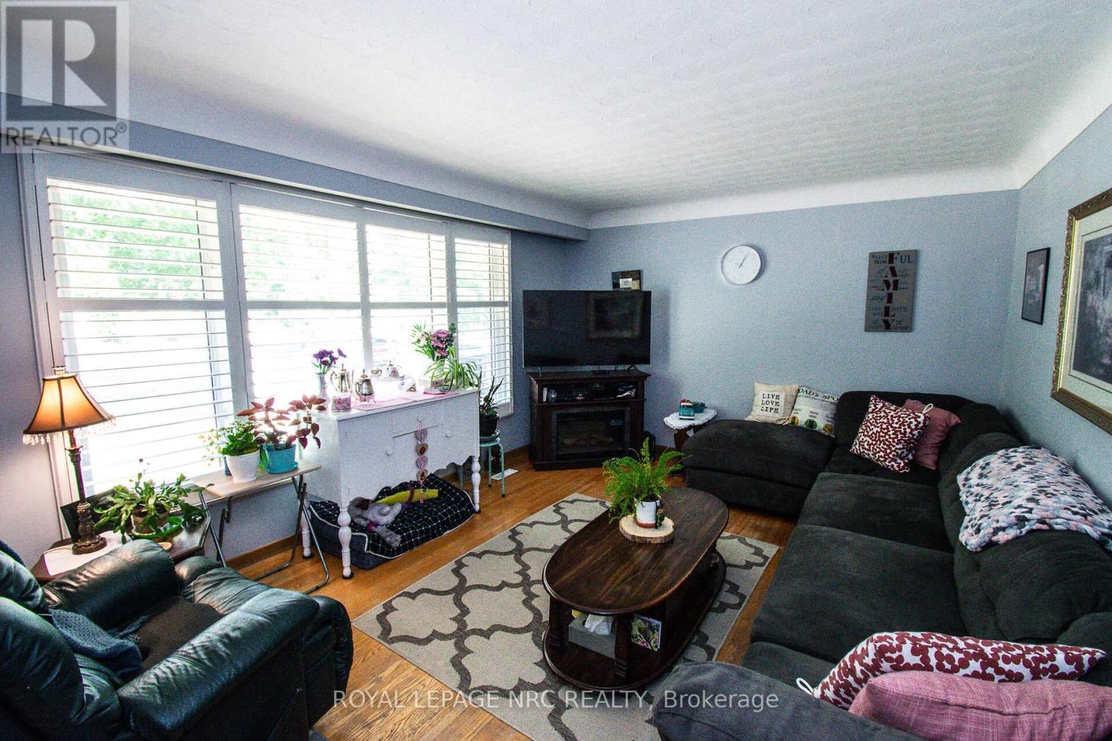 












73 LOCKVIEW CRESCENT

,
St. Catharines (Bunting/Linwell),




Ontario
L2M2T6

