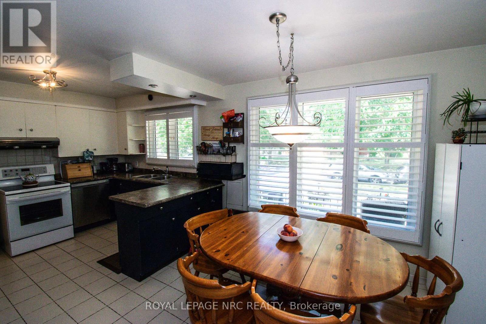 












73 LOCKVIEW CRESCENT

,
St. Catharines (Bunting/Linwell),




Ontario
L2M2T6

