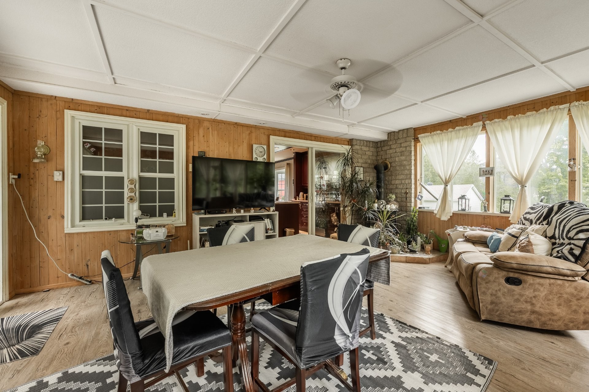 









943


Rue de la Roche

,
Granby,




QC
J2J2H9

