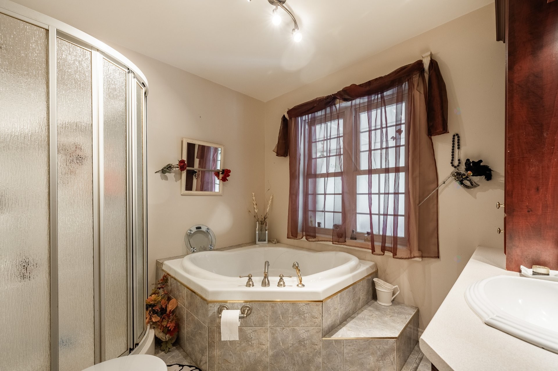 









943


Rue de la Roche

,
Granby,




QC
J2J2H9

