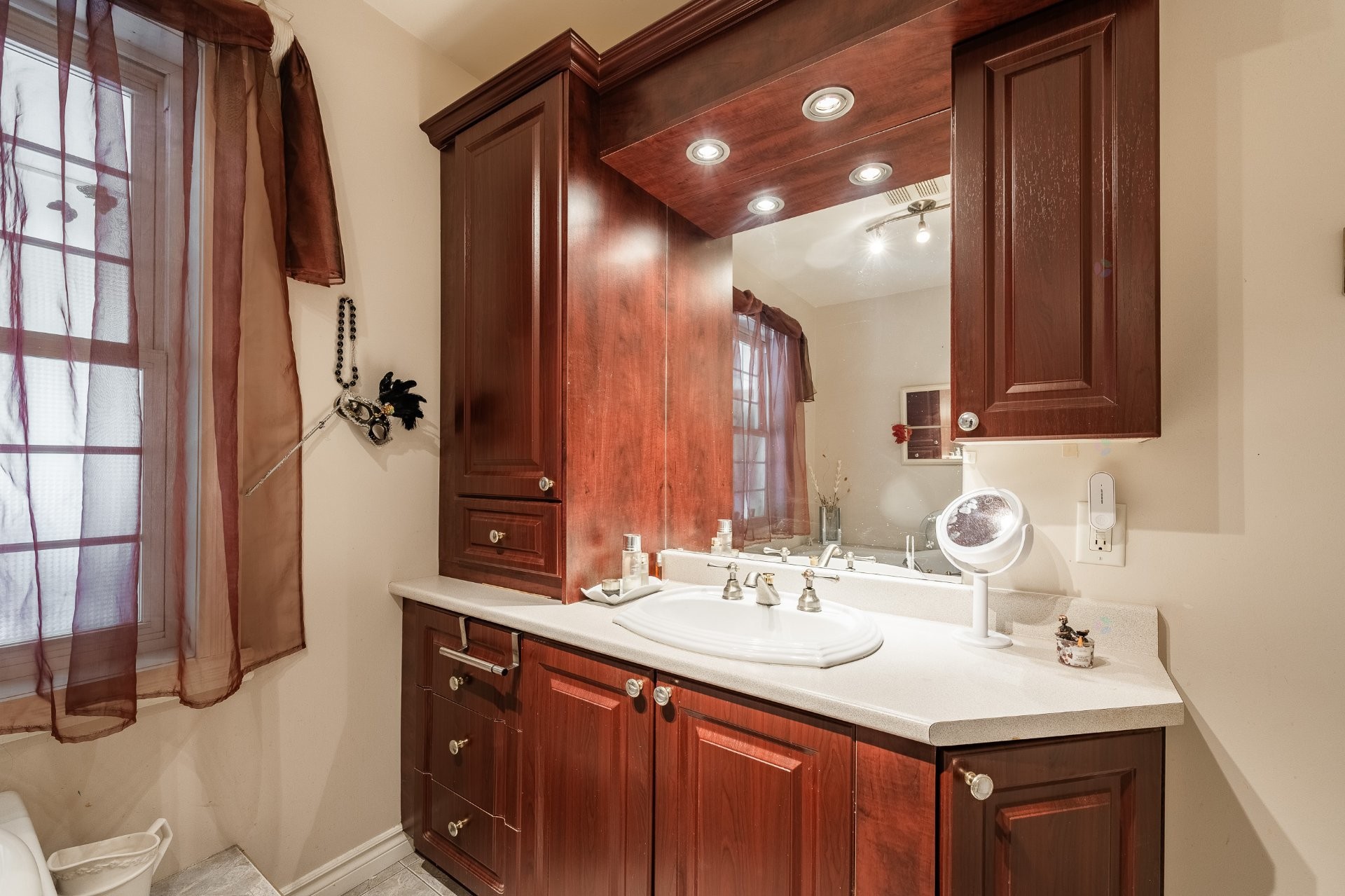 









943


Rue de la Roche

,
Granby,




QC
J2J2H9

