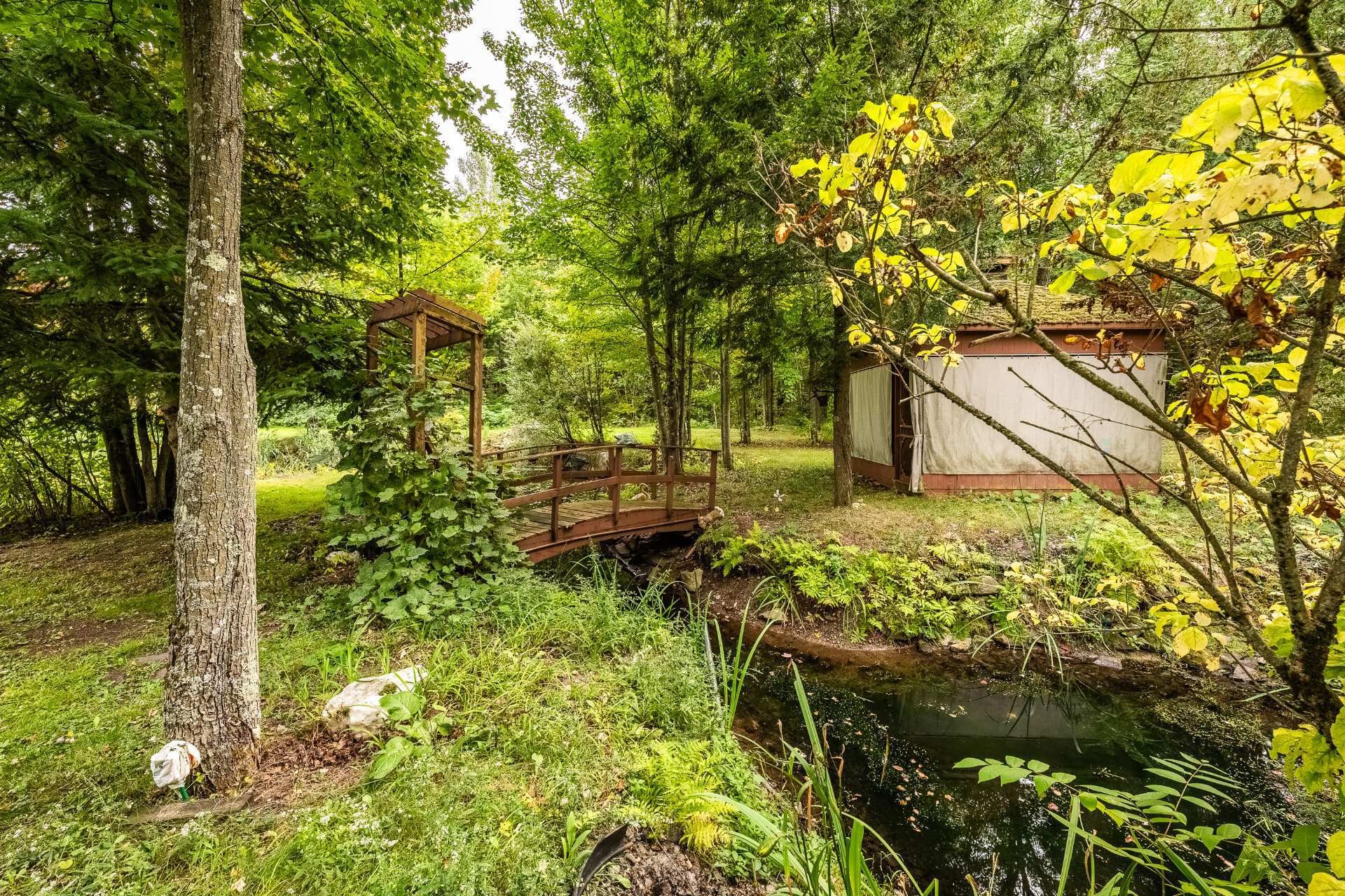 









943


Rue de la Roche

,
Granby,




QC
J2J2H9

