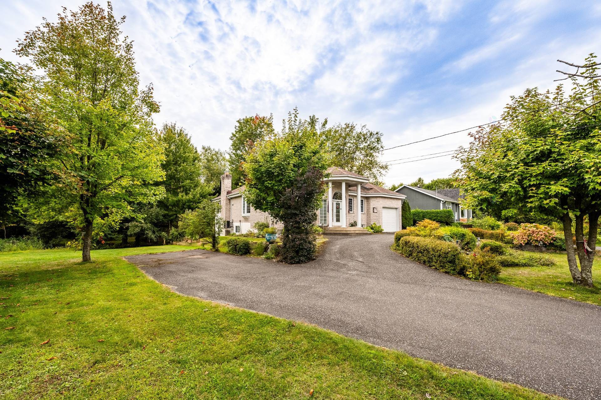 









943


Rue de la Roche

,
Granby,




QC
J2J2H9

