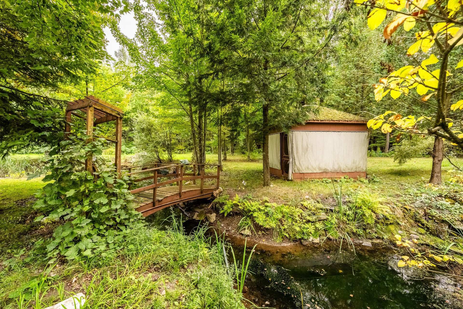 









943


Rue de la Roche

,
Granby,




QC
J2J2H9

