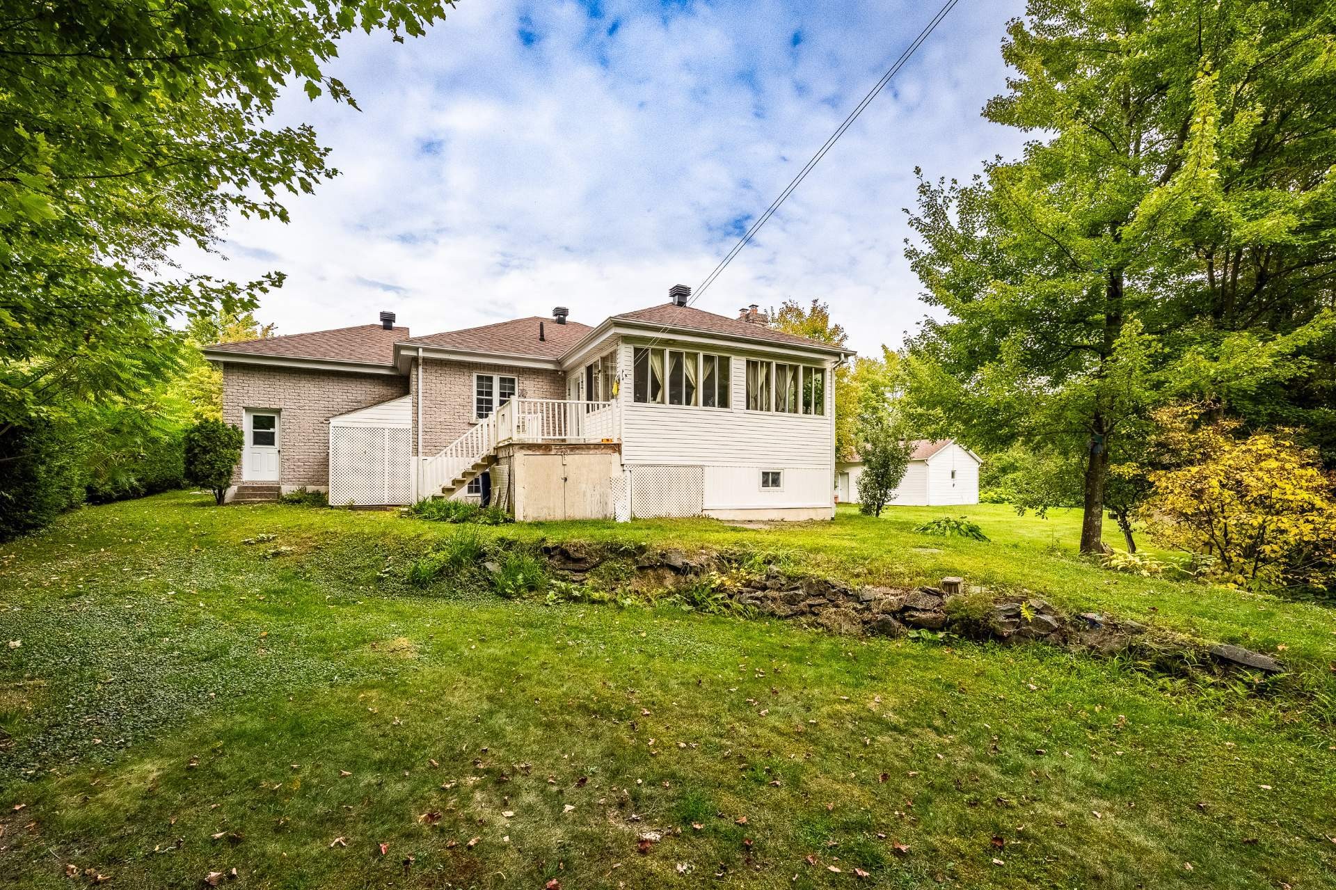 









943


Rue de la Roche

,
Granby,




QC
J2J2H9

