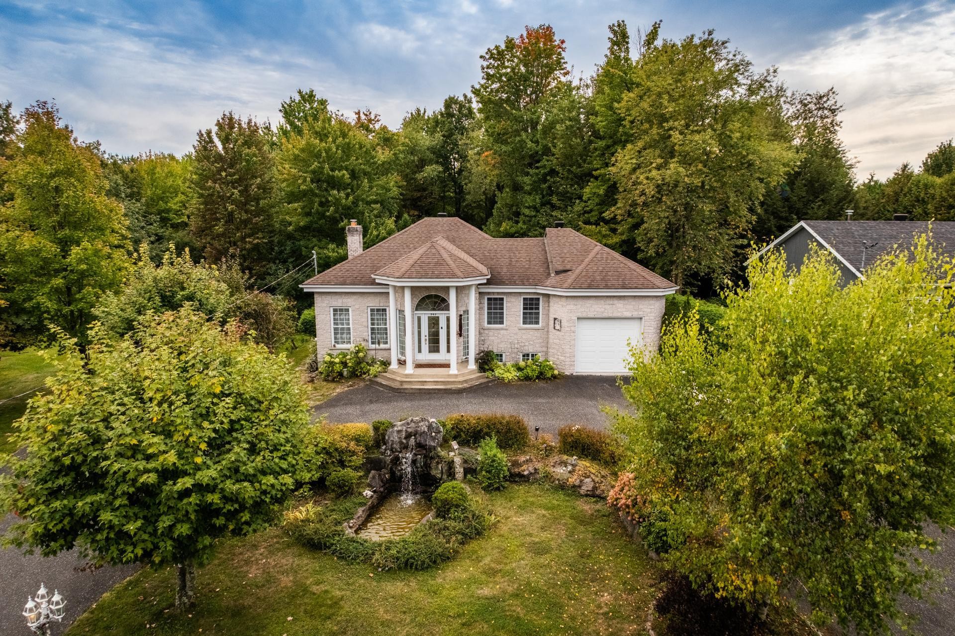 









943


Rue de la Roche

,
Granby,




QC
J2J2H9

