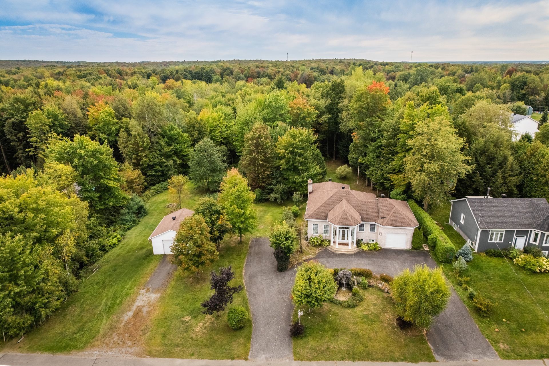 









943


Rue de la Roche

,
Granby,




QC
J2J2H9

