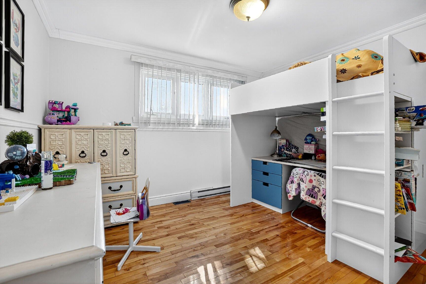 









3670


Rue Labrosse

,
Longueuil (Saint-Hubert),




QC
J3Y3C6

