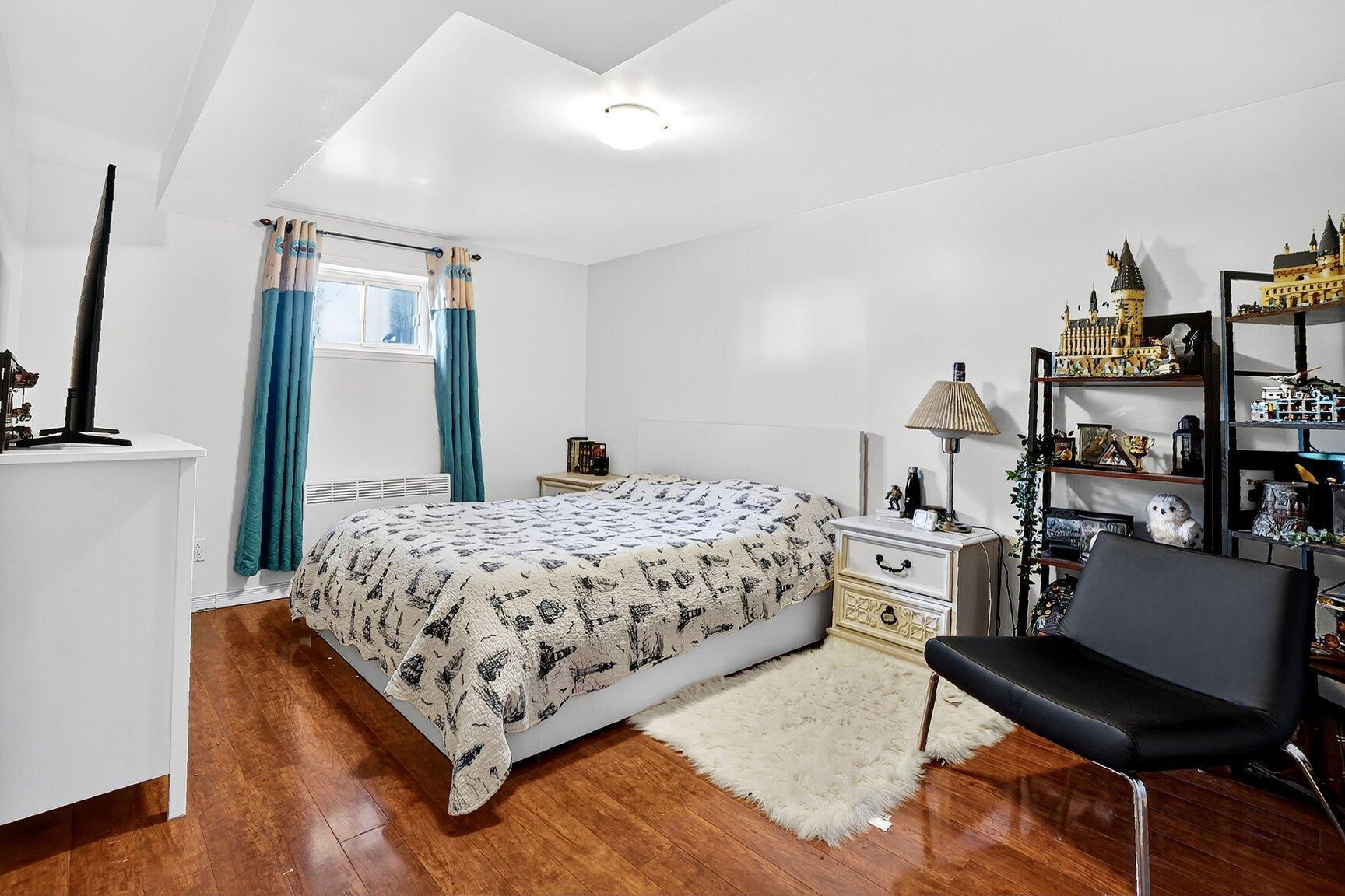 









3670


Rue Labrosse

,
Longueuil (Saint-Hubert),




QC
J3Y3C6

