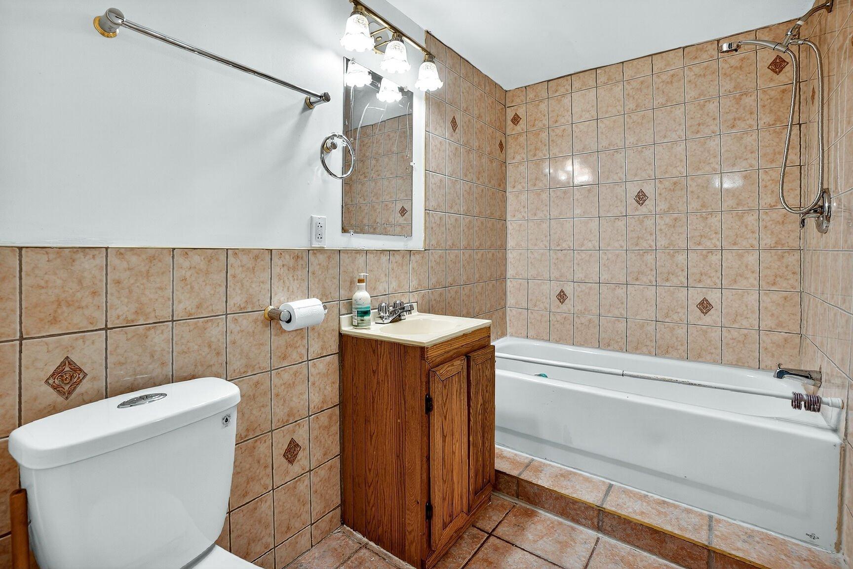 









3670


Rue Labrosse

,
Longueuil (Saint-Hubert),




QC
J3Y3C6

