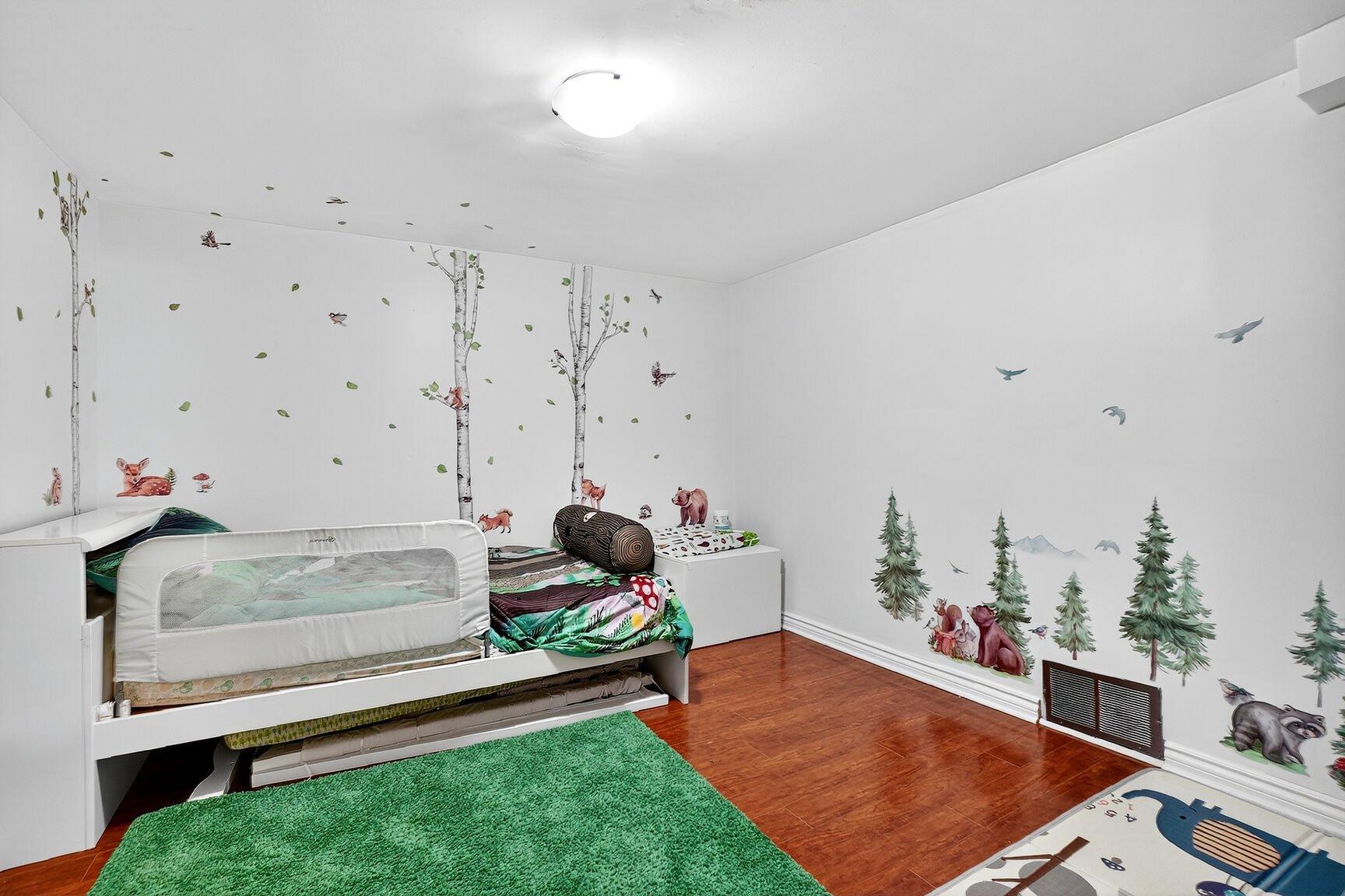 









3670


Rue Labrosse

,
Longueuil (Saint-Hubert),




QC
J3Y3C6

