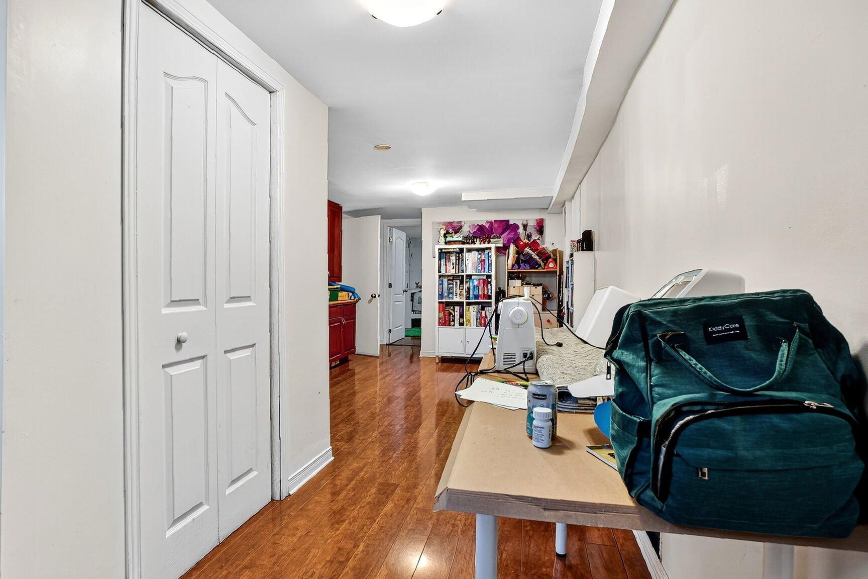 









3670


Rue Labrosse

,
Longueuil (Saint-Hubert),




QC
J3Y3C6

