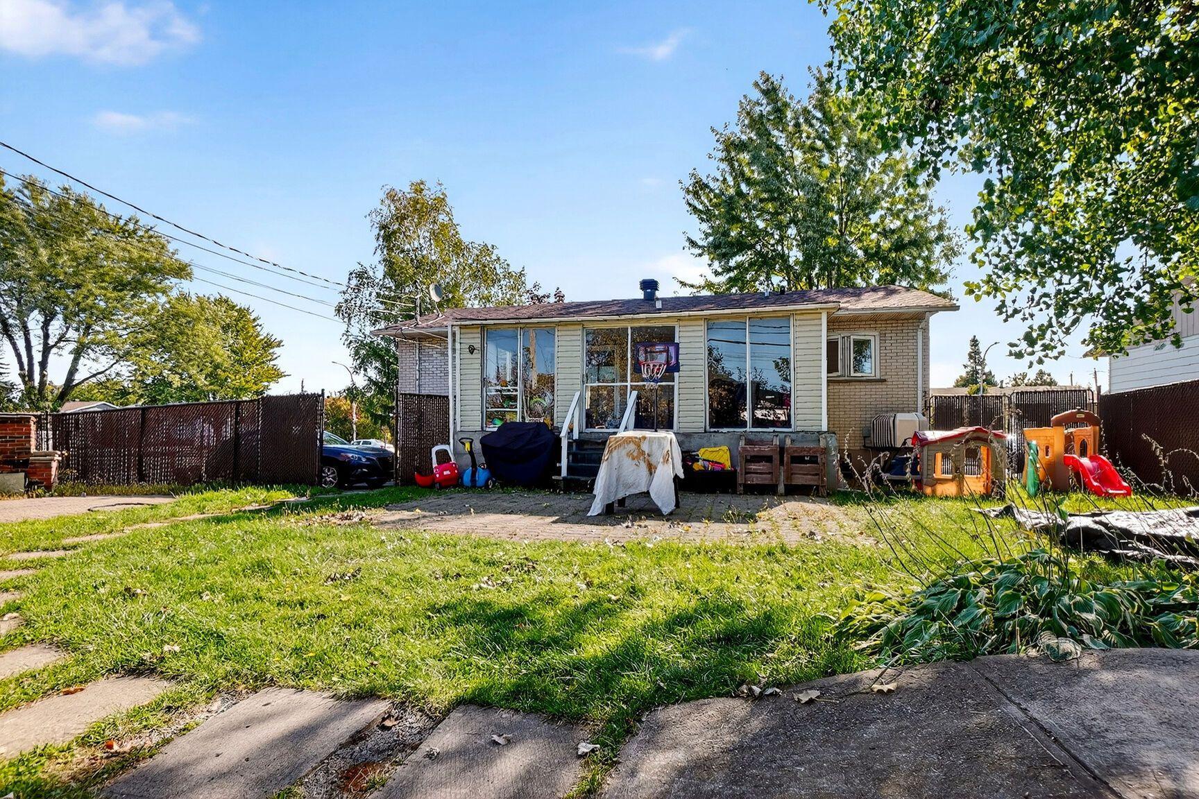 









3670


Rue Labrosse

,
Longueuil (Saint-Hubert),




QC
J3Y3C6

