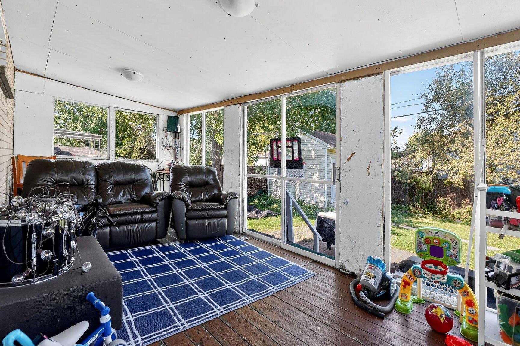 









3670


Rue Labrosse

,
Longueuil (Saint-Hubert),




QC
J3Y3C6

