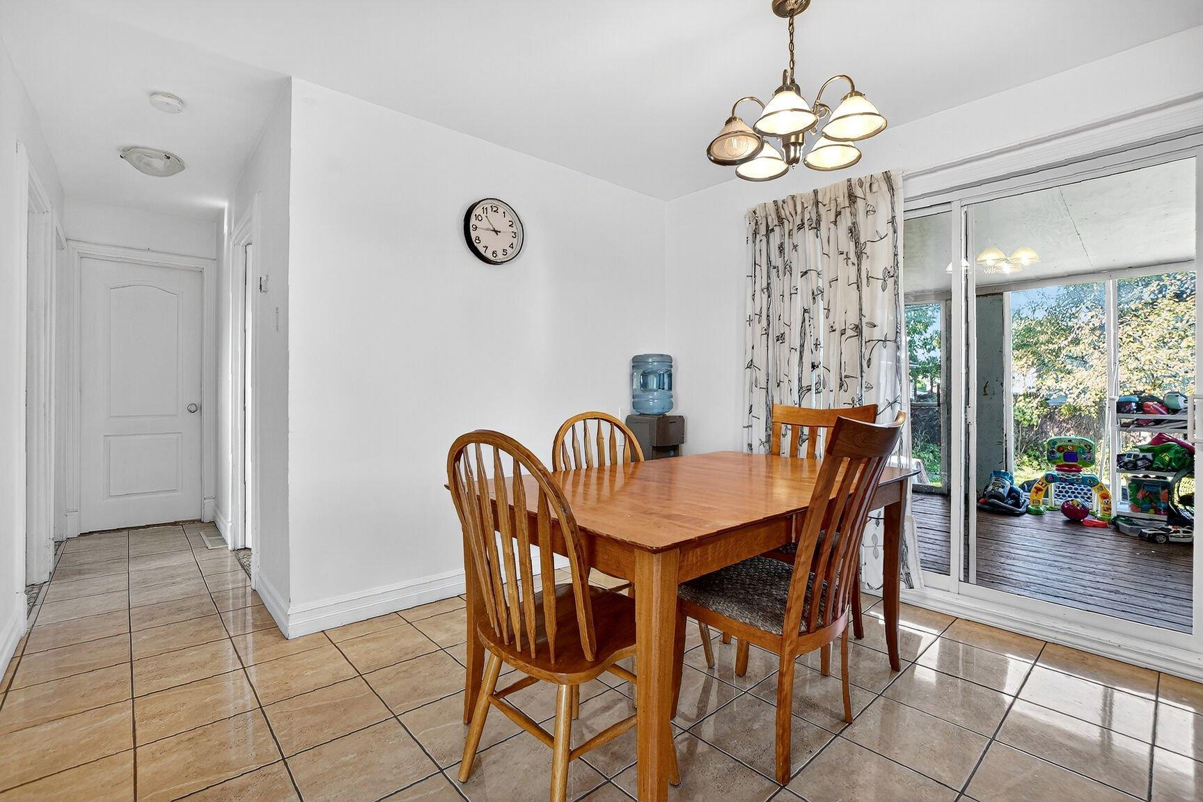 









3670


Rue Labrosse

,
Longueuil (Saint-Hubert),




QC
J3Y3C6

