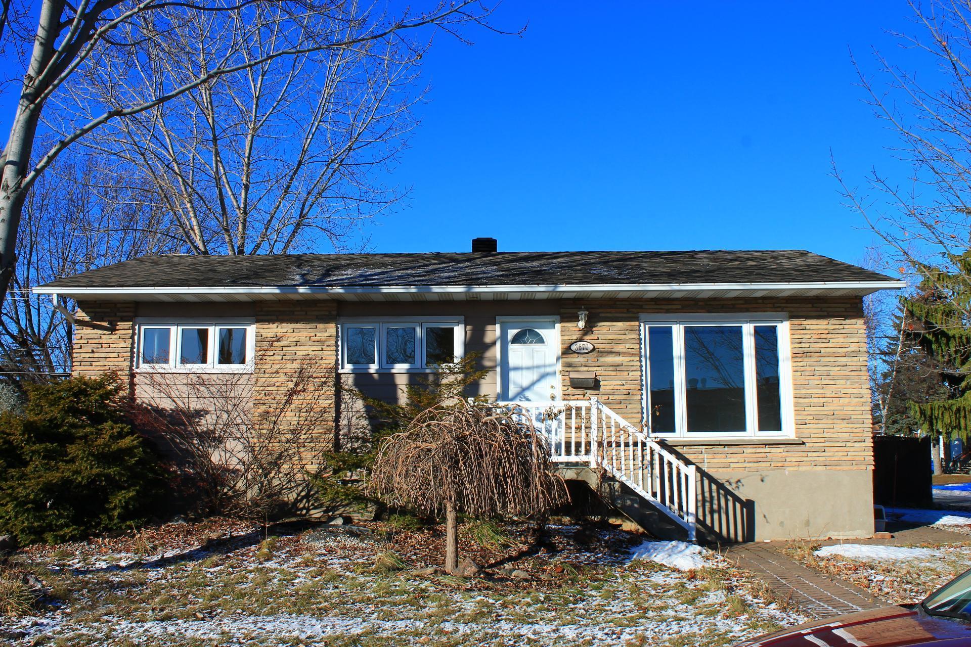 









3670


Rue Labrosse

,
Longueuil (Saint-Hubert),




QC
J3Y3C6

