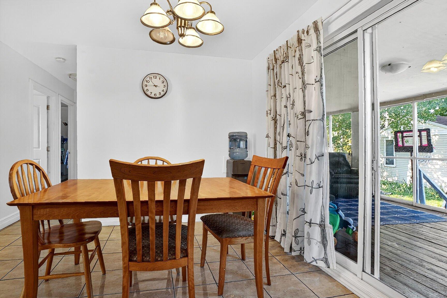 









3670


Rue Labrosse

,
Longueuil (Saint-Hubert),




QC
J3Y3C6

