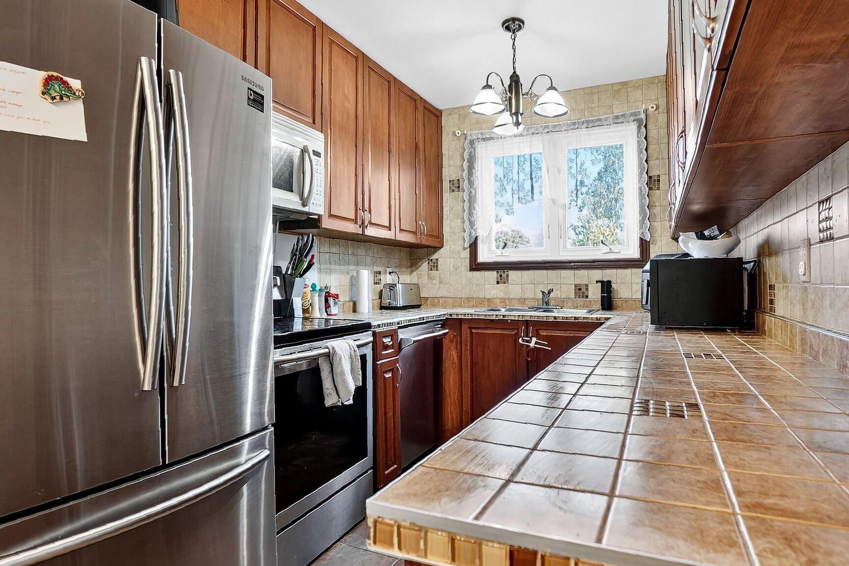 









3670


Rue Labrosse

,
Longueuil (Saint-Hubert),




QC
J3Y3C6

