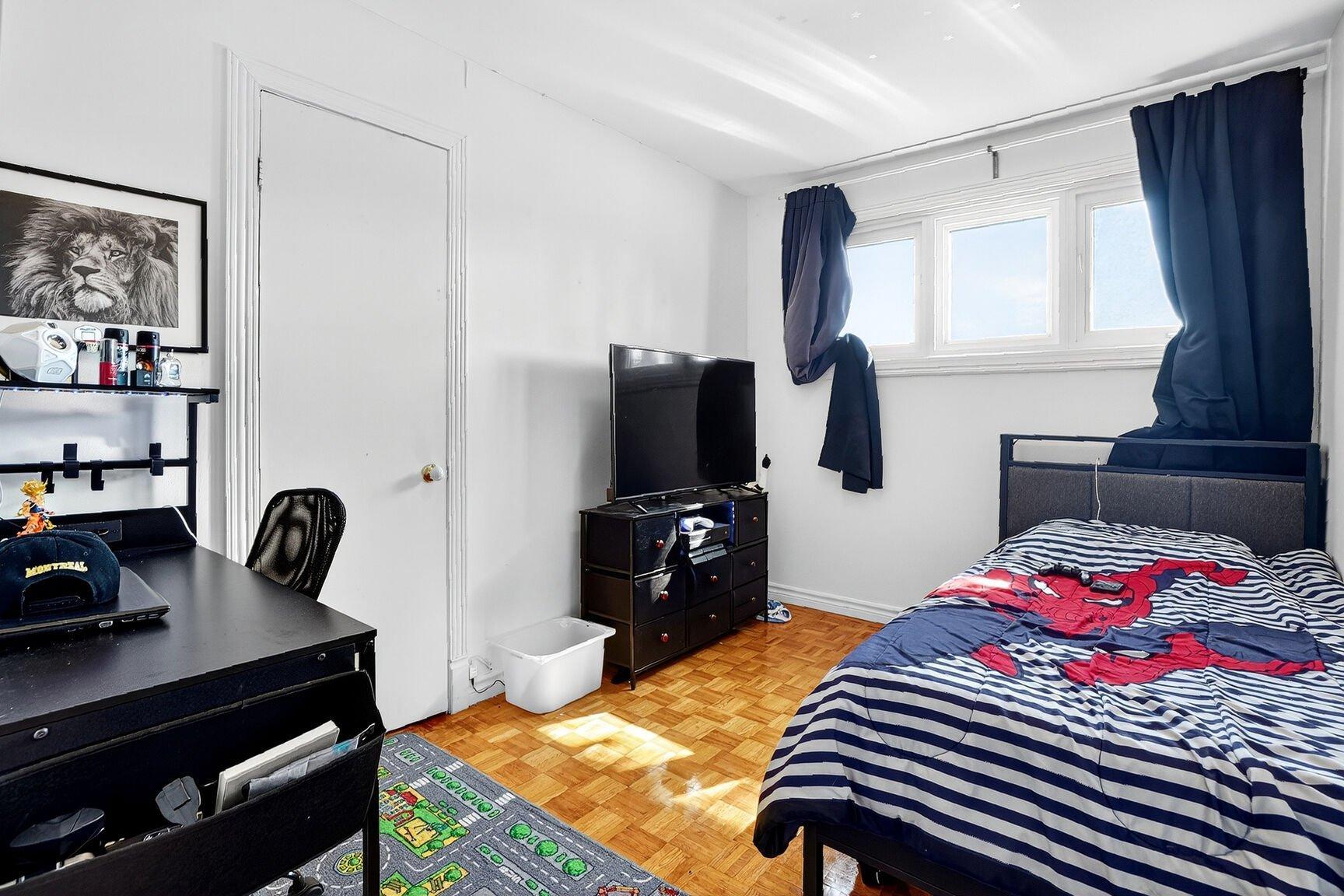 









3670


Rue Labrosse

,
Longueuil (Saint-Hubert),




QC
J3Y3C6

