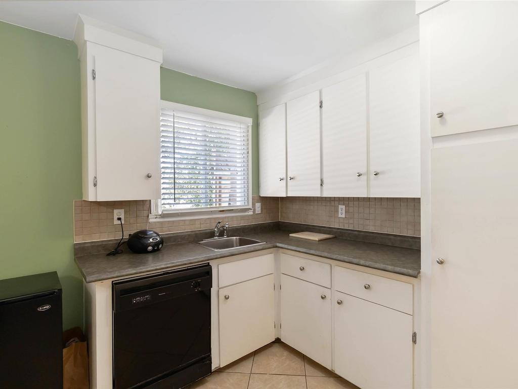 












123B Adelaide Avenue

,
Halifax,




NS
B3N 2P1

