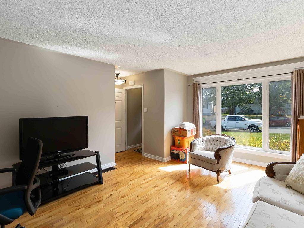












123B Adelaide Avenue

,
Halifax,




NS
B3N 2P1

