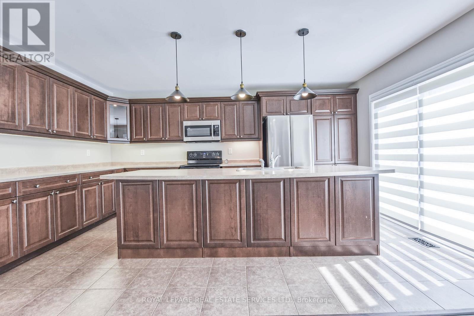 












1020 DIEFENBAKER STREET

,
Milton,




Ontario
L9T8H2

