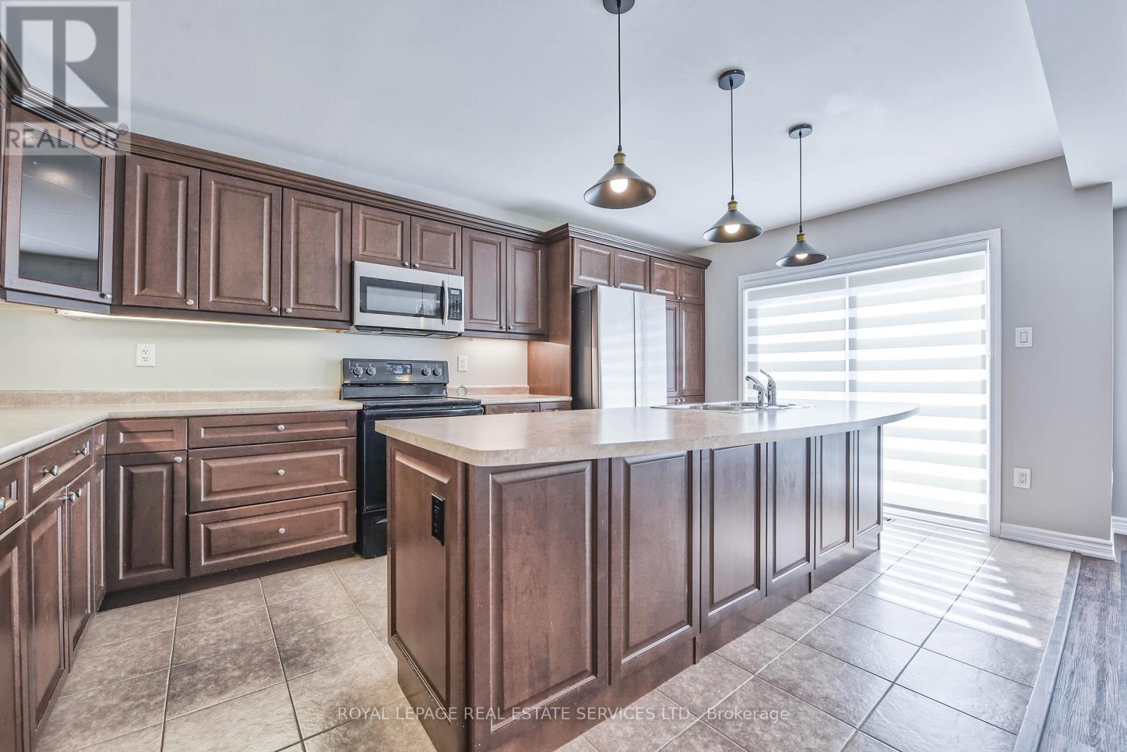 












1020 DIEFENBAKER STREET

,
Milton,




Ontario
L9T8H2

