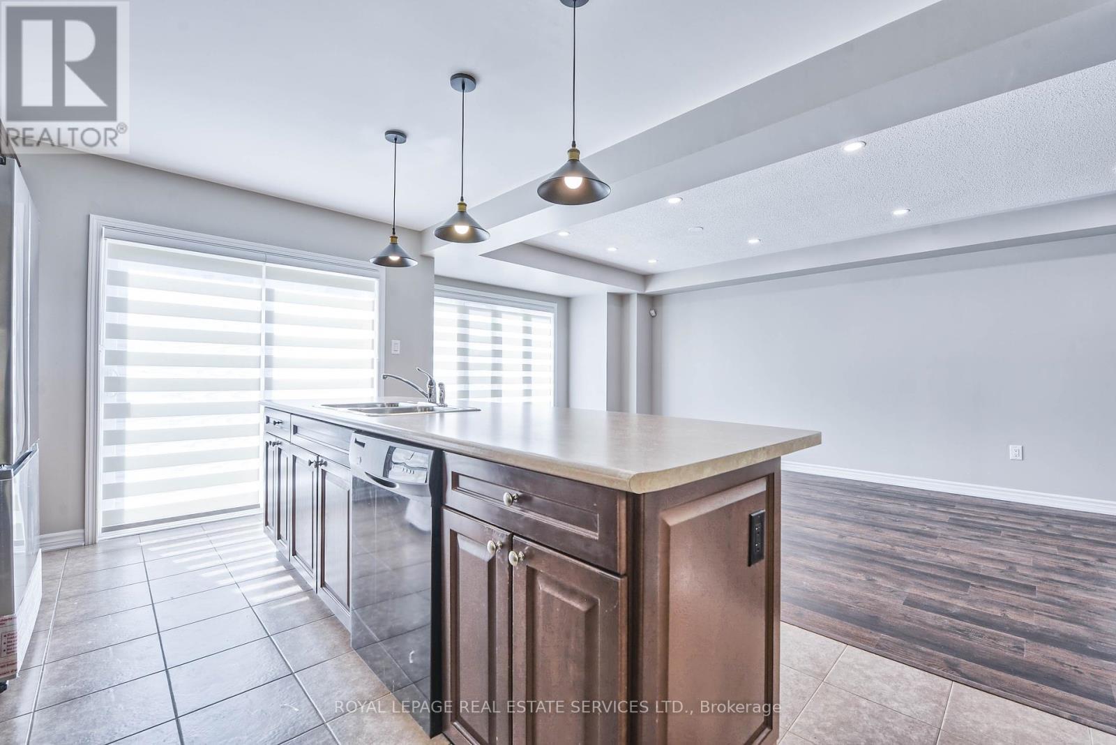 












1020 DIEFENBAKER STREET

,
Milton,




Ontario
L9T8H2

