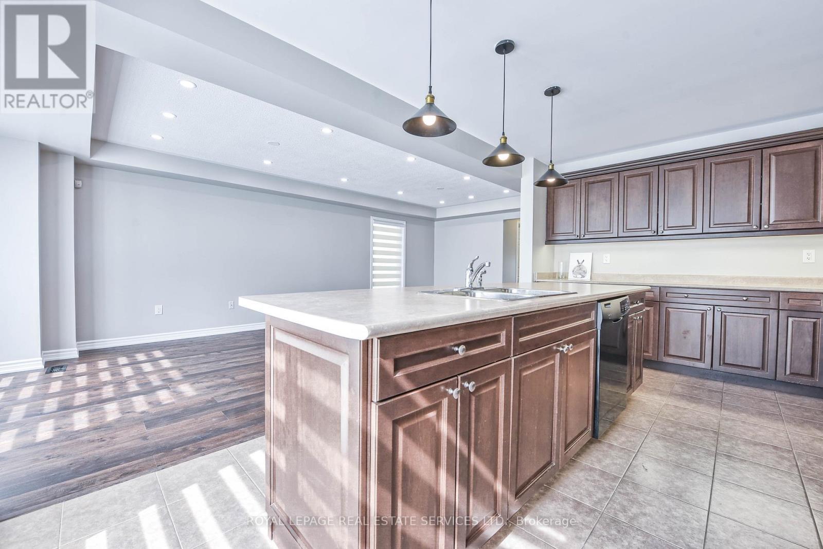 












1020 DIEFENBAKER STREET

,
Milton,




Ontario
L9T8H2

