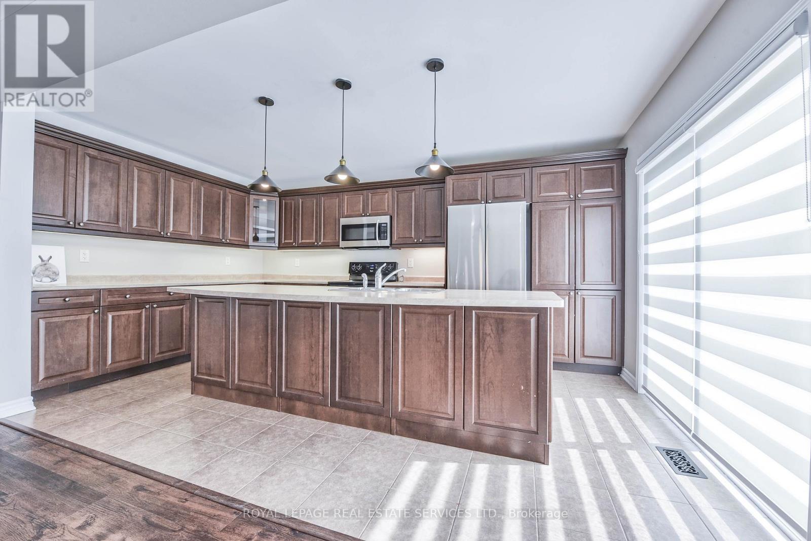 












1020 DIEFENBAKER STREET

,
Milton,




Ontario
L9T8H2

