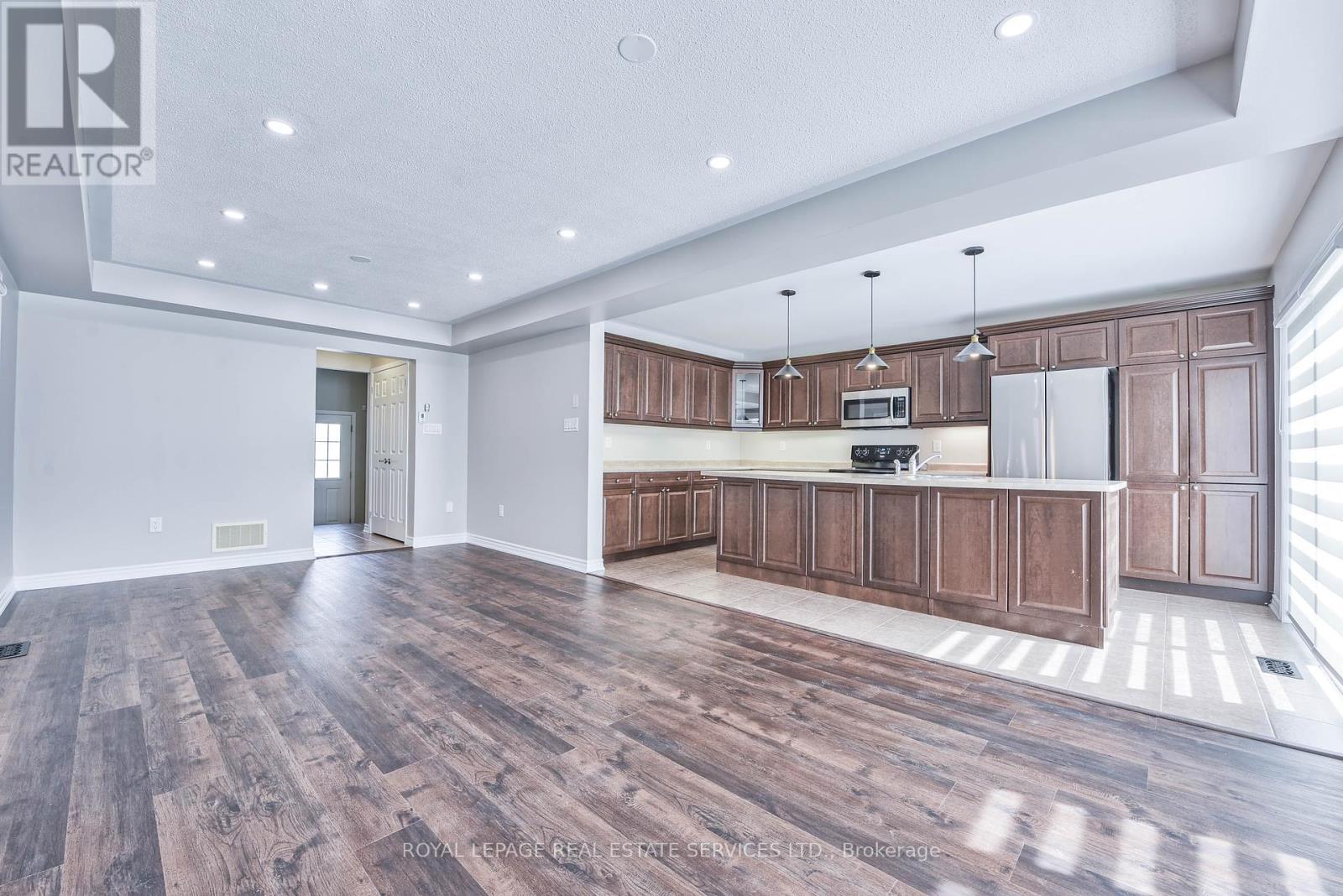 












1020 DIEFENBAKER STREET

,
Milton,




Ontario
L9T8H2

