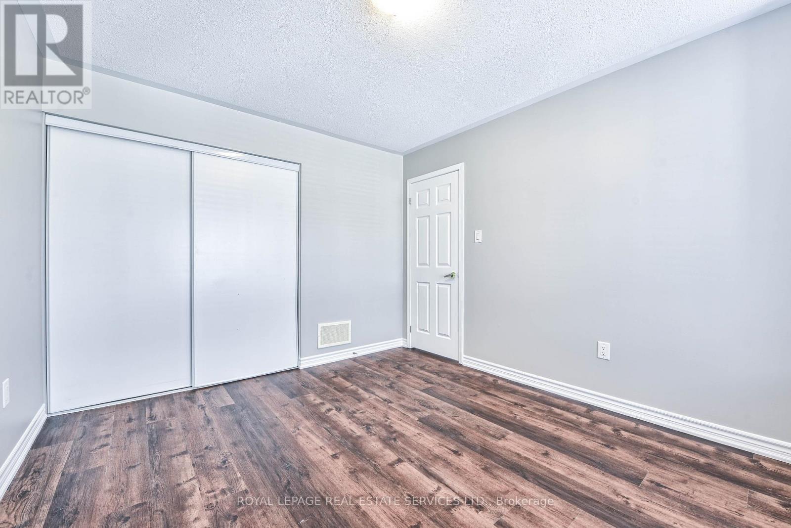 












1020 DIEFENBAKER STREET

,
Milton,




Ontario
L9T8H2

