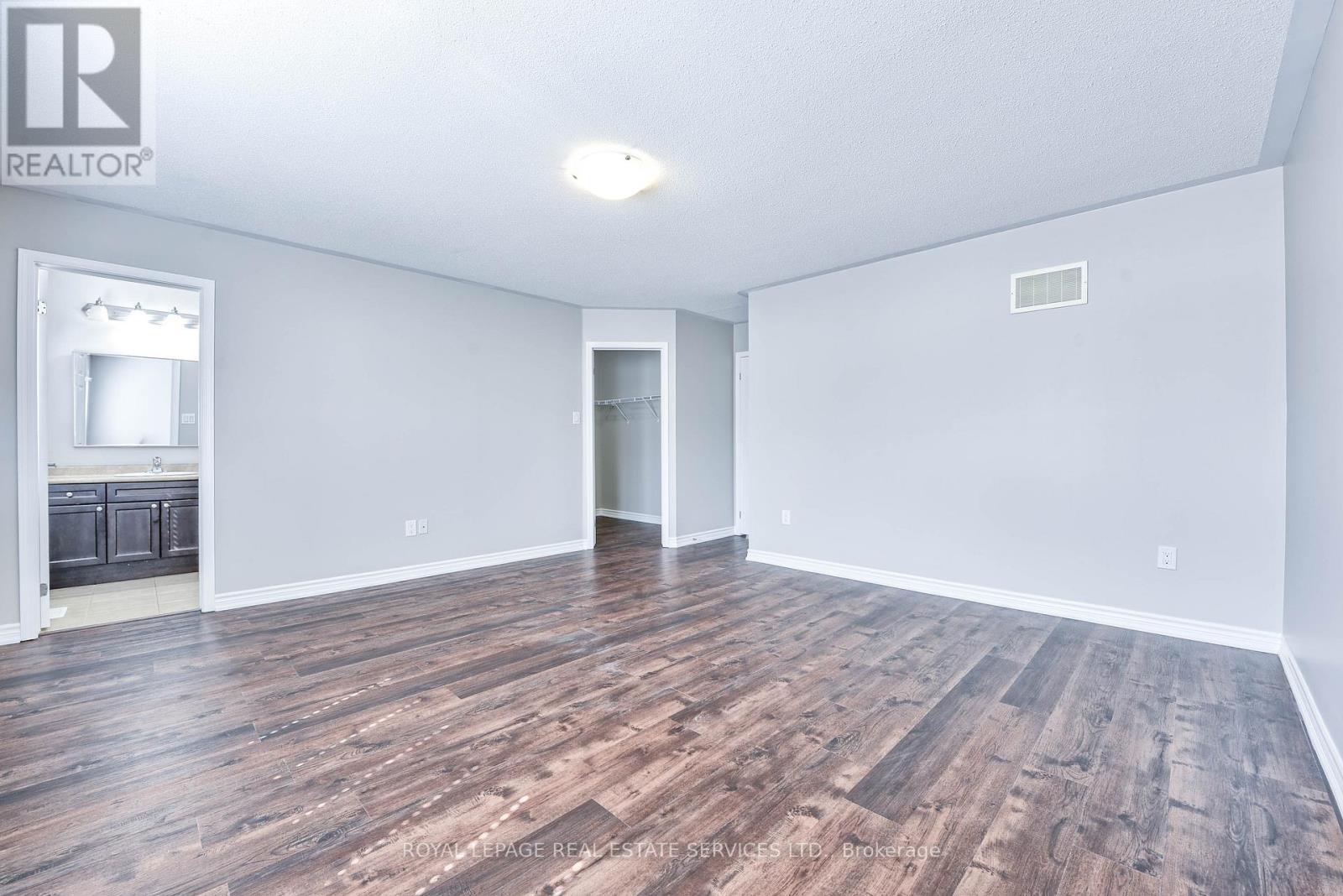 












1020 DIEFENBAKER STREET

,
Milton,




Ontario
L9T8H2

